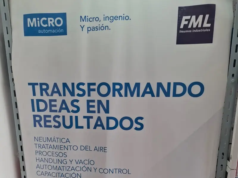 Cartel de MICRO Automación y FML en el local