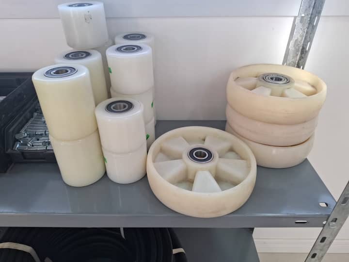 Ruedas y rodillos de nylon con rodamiento